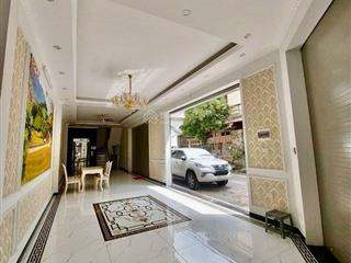 Cầu chương dươngbồ đềlong biênhà nội. dt 64m x 7 tầng thang máy, ô tô tránh, lô góc. giá 18.4 tỷ
