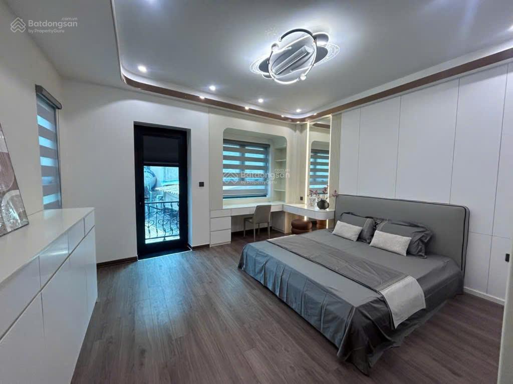 Dt 54m 7 tầng thang máy, ô tô vào, lô góc. gần trường học. phố nguyễn văn cừlong biên. 14.95 tỷ