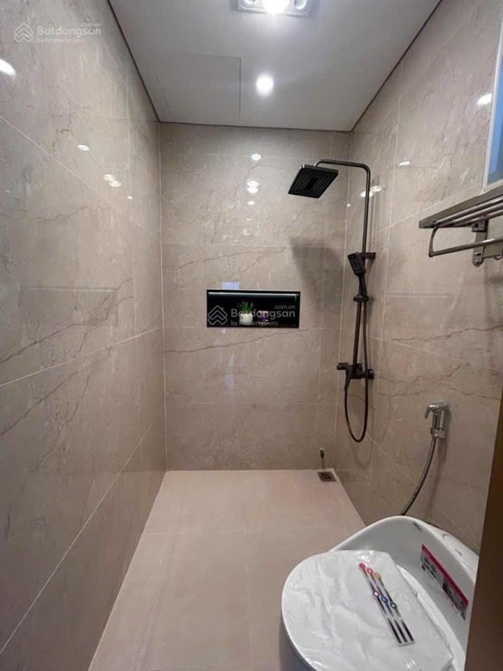 Dt 54m 7 tầng thang máy, ô tô vào, lô góc. gần trường học. phố nguyễn văn cừlong biên. 14.95 tỷ