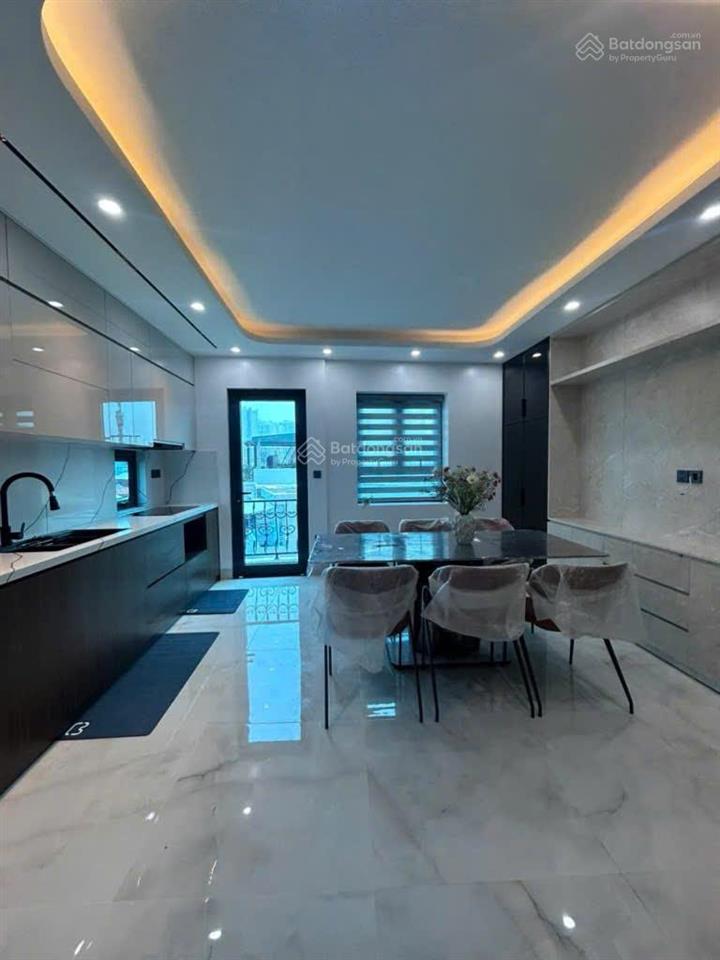 Dt 54m 7 tầng thang máy, ô tô vào, lô góc. gần trường học. phố nguyễn văn cừlong biên. 14.95 tỷ