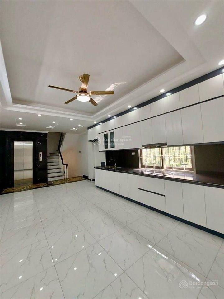 Dt 54m 7 tầng thang máy, ô tô vào, lô góc. gần trường học. phố nguyễn văn cừlong biên. 14.95 tỷ