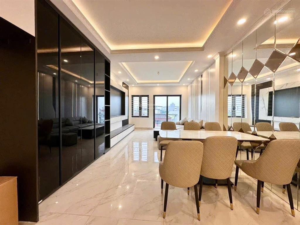 Dt 56m2 x mt 5m x giá 14.2 tỷ. ô tô vào, lô góc, gần chợ, ngay cầu chương dương, bồ đềlong biên