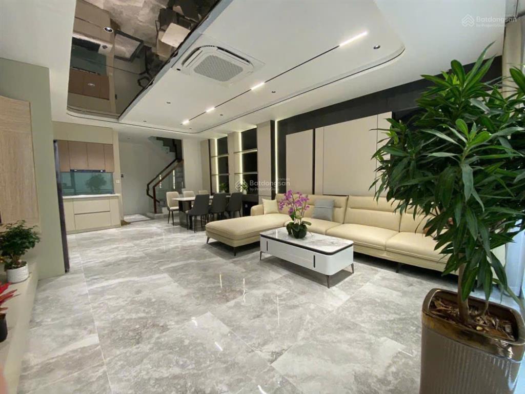 Nhà 5 tầng 60m2 ô tô tránh. ngay trường học bệnh viện, thang máy lô góc. gần cầu long biên. 14.4 tỷ
