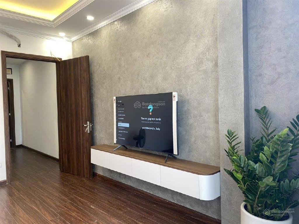 Nhà 5 tầng 60m2 ô tô tránh. ngay trường học bệnh viện, thang máy lô góc. gần cầu long biên. 14.4 tỷ