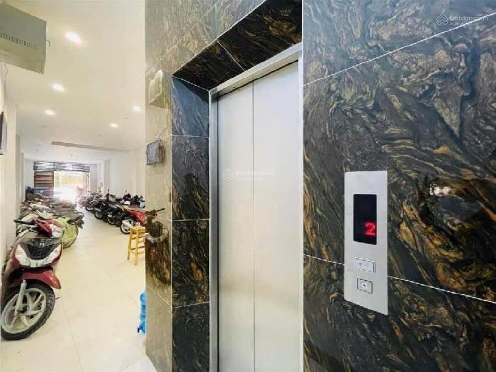 Nhà 5 tầng 60m2 ô tô tránh. ngay trường học bệnh viện, thang máy lô góc. gần cầu long biên. 14.4 tỷ