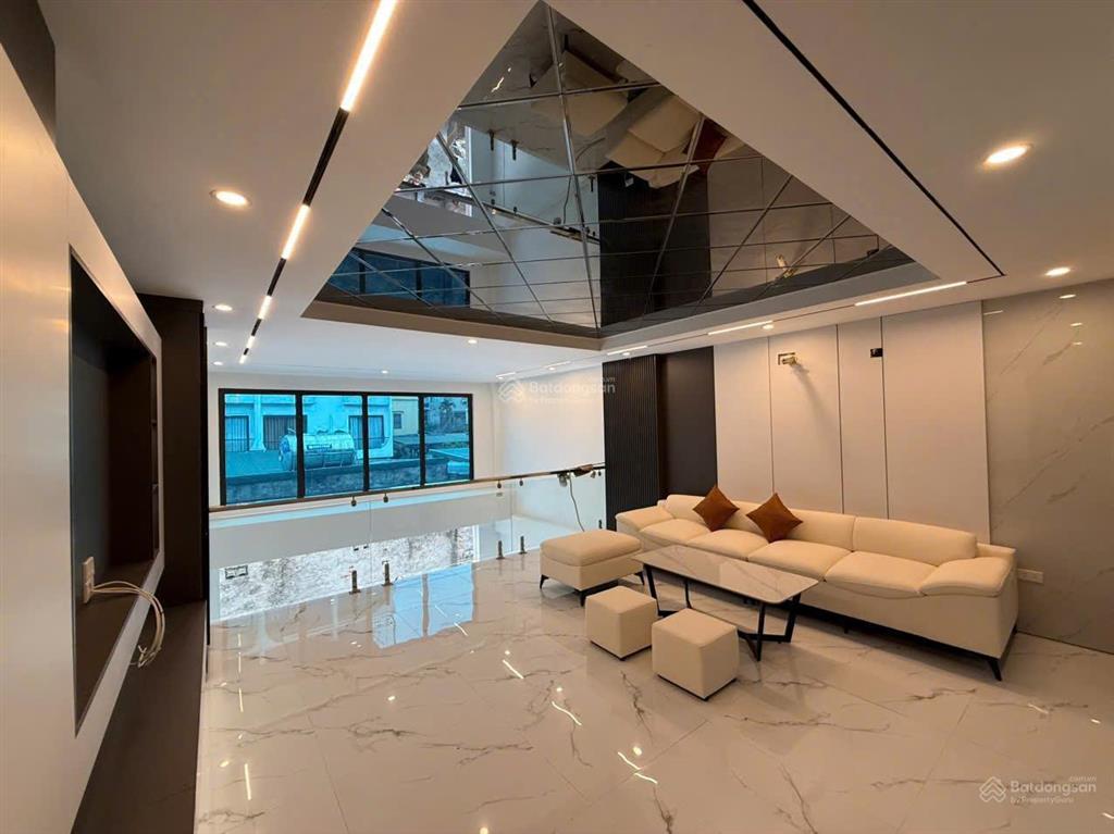 Nhà 7 tầng lô góc, ô tô vào, gần trường học, gần cầu chương dương, long biên. dt 52m2 x giá 13.8 tỷ