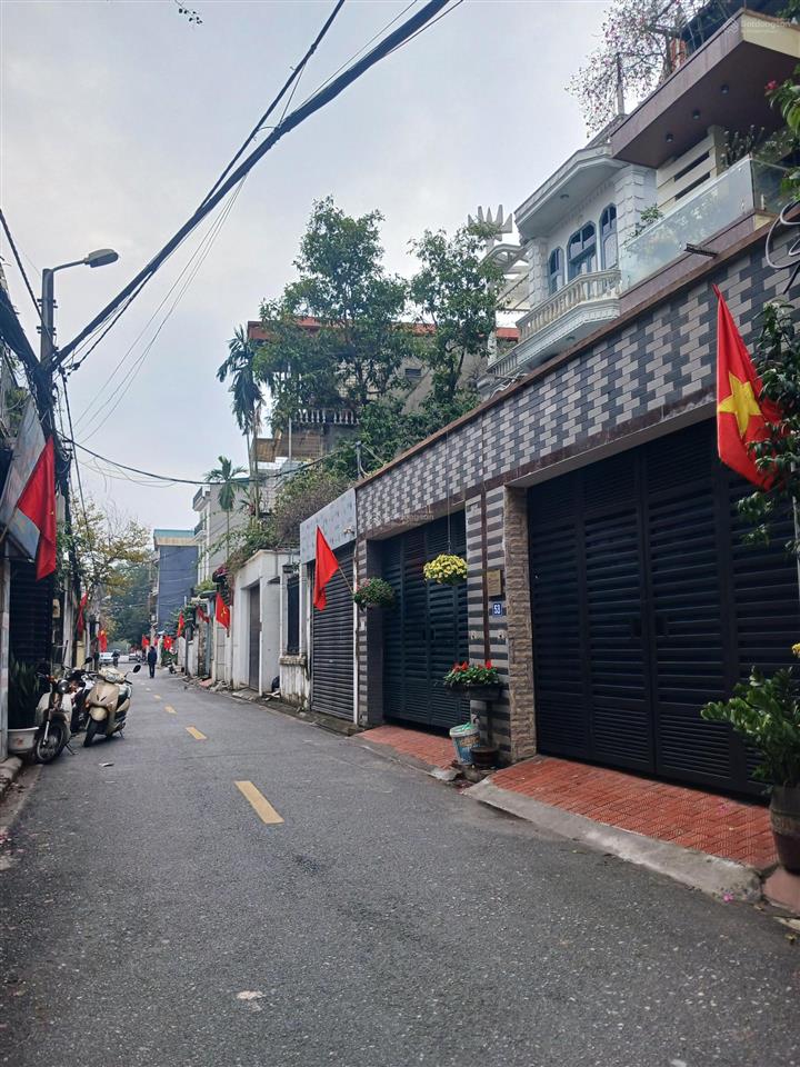 Nhà 6 tầng thang máy ô tô vào, lô góc gần ngay chợ, gần cầu long biên cầu chương dương, chỉ 14,5 tỷ
