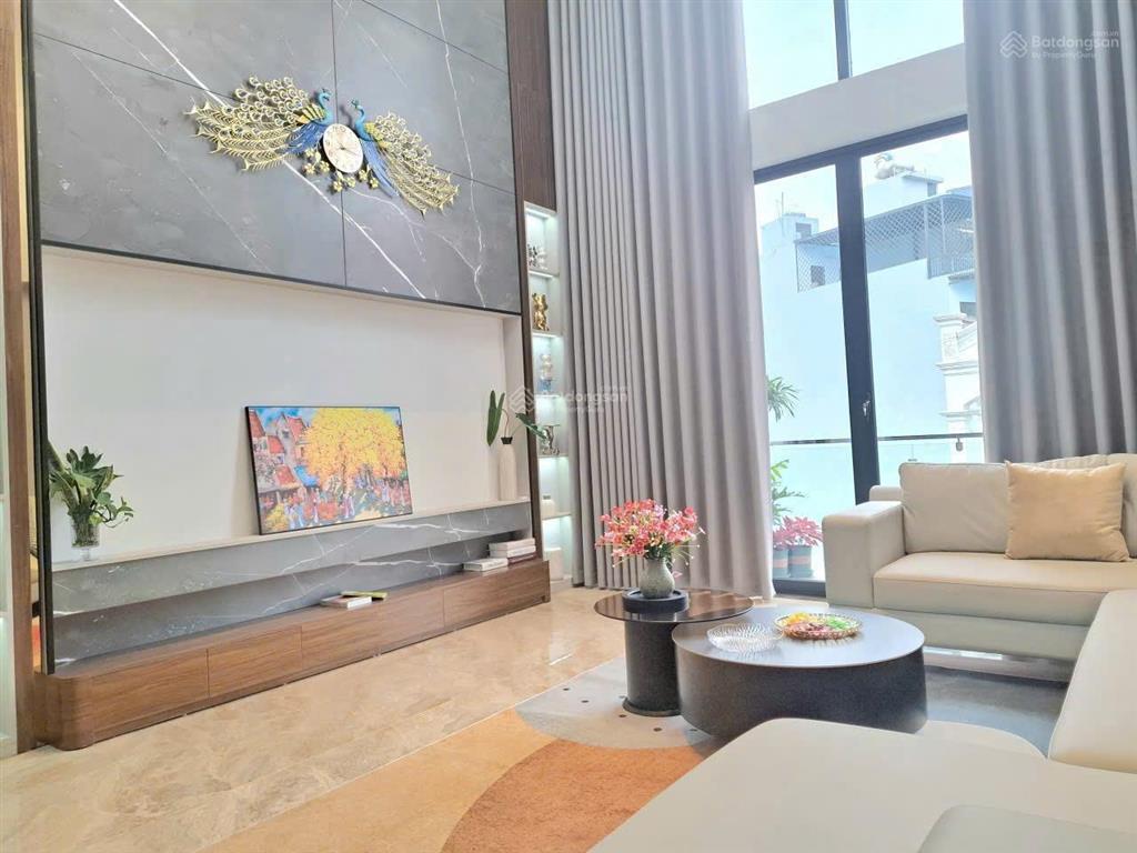 Nhà 6 tầng ô tô vào gần chợ gần công viên lô góc. gần cầu chương dương long biên. dt 52m2. 14,5 tỷ