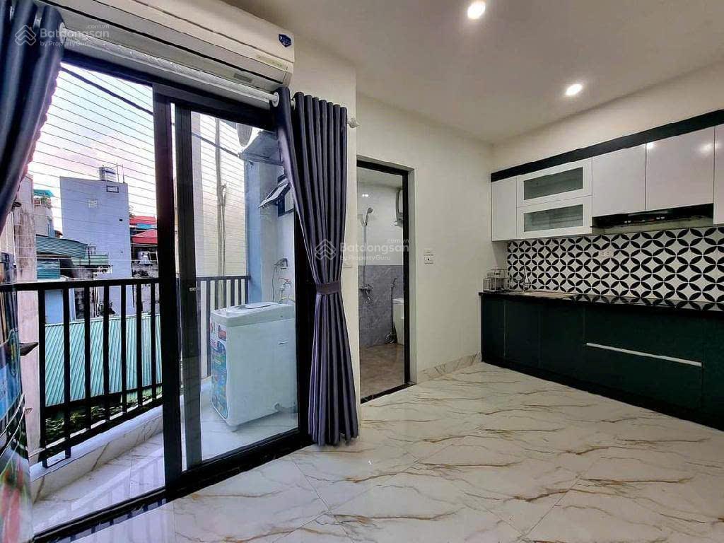 5 tầng lô góc thang máy, ô tô, gần công viên trường học. phố nguyễn văn cừlong biên. giá 14.6 tỷ