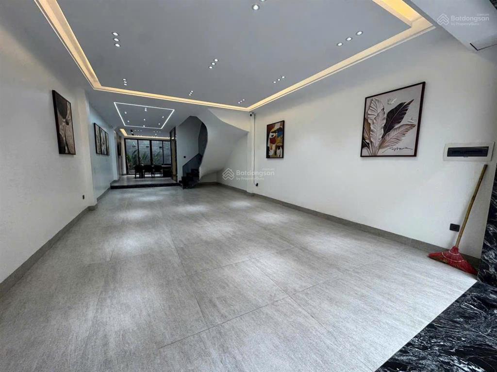 Nhà 6 tầng long biên gần aeon mall, dt 53m2, ô tô vào, lô góc thang máy, gần trường học. 14,5 tỷ