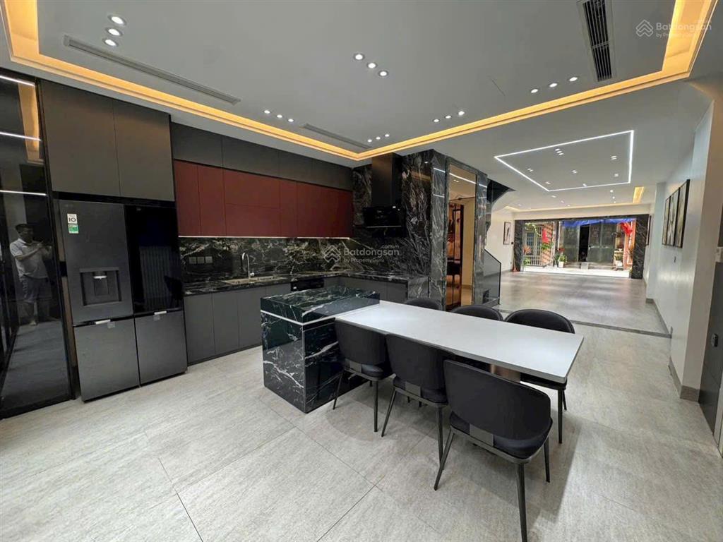 Nhà 6 tầng long biên gần aeon mall, dt 53m2, ô tô vào, lô góc thang máy, gần trường học. 14,5 tỷ