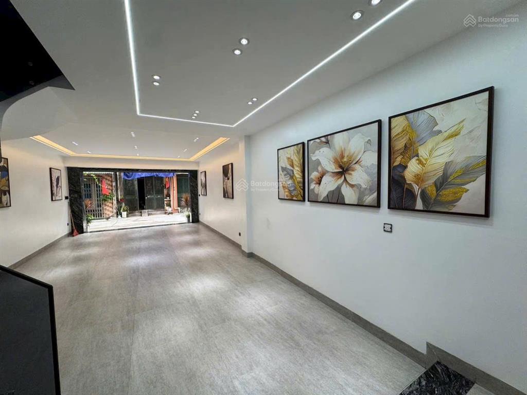 Nhà 6 tầng long biên gần aeon mall, dt 53m2, ô tô vào, lô góc thang máy, gần trường học. 14,5 tỷ