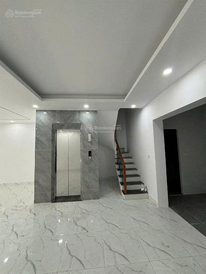 Nhà mới long biên 50m gara ô tô, thang máy, gần trường học đàm quang trungcầu vĩnh tuy. 13,8 tỷ