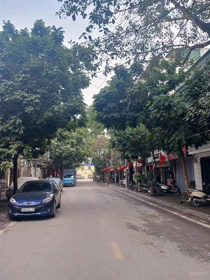 Nhà 4 tầng 100m2, ô tô vào, view hồ, thang máy. trục nguyễn văn cừ ngô gia tự long biên. 14.5 tỷ