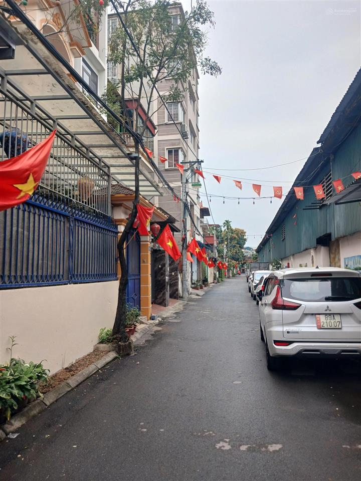 Nhà 4 tầng 100m2, ô tô vào, view hồ, thang máy. trục nguyễn văn cừ ngô gia tự long biên. 14.5 tỷ