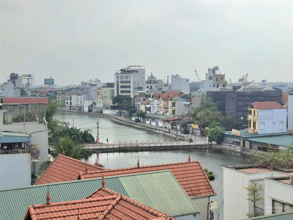 Nhà 4 tầng 100m2, ô tô vào, view hồ, thang máy. trục nguyễn văn cừ ngô gia tự long biên. 14.5 tỷ