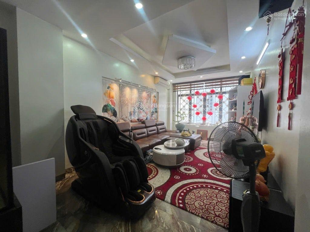 Nhà 4 tầng 100m2, ô tô vào, view hồ, thang máy. trục nguyễn văn cừ ngô gia tự long biên. 14.5 tỷ