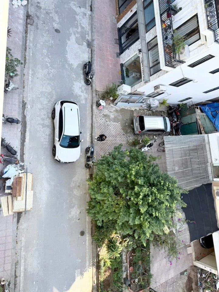 Nhà 4 tầng 100m2, ô tô vào, view hồ, thang máy. trục nguyễn văn cừ ngô gia tự long biên. 14.5 tỷ