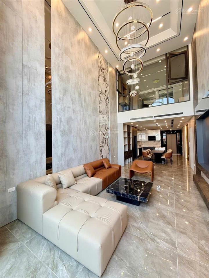 Nhà 5 tầng lô góc thang máy, ô tô thông, gần chợ trường học phố trạm cổ linh long biên. 13.8 tỷ