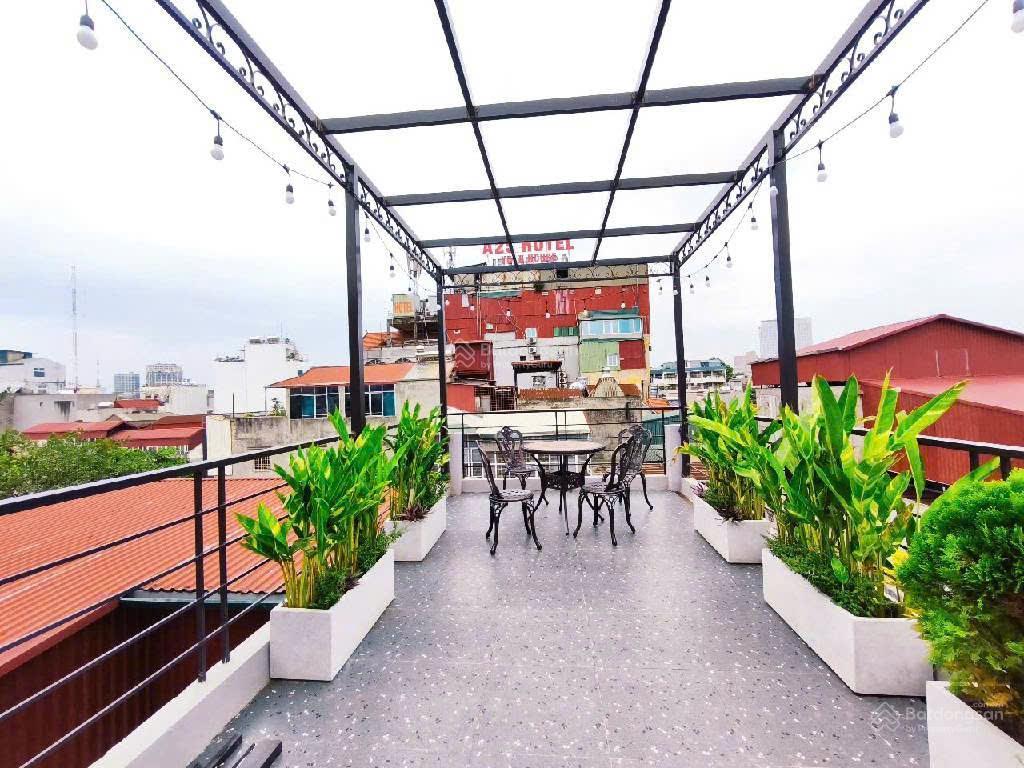 5 tầng thang máy, lô góc, 60m2, ô tô, gần chợ gần trường phố nguyễn văn cừlong biên. giá 14,8 tỷ