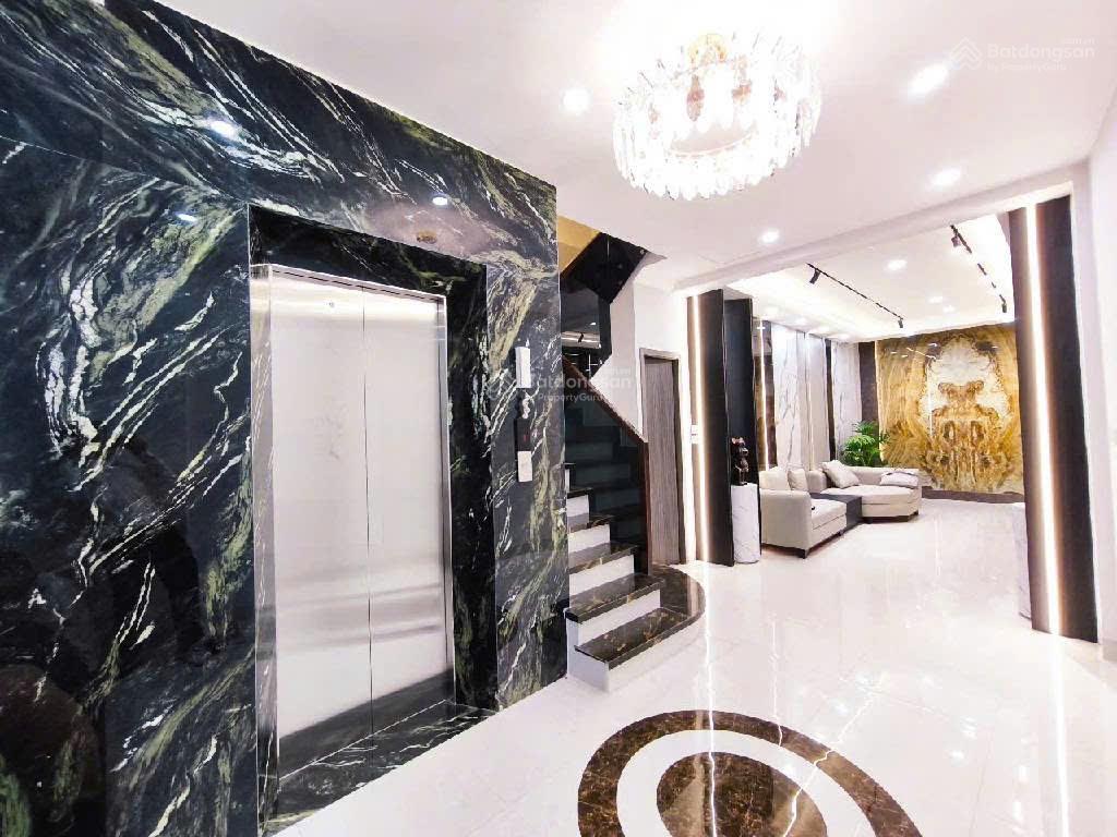 5 tầng thang máy, lô góc, 60m2, ô tô, gần chợ gần trường phố nguyễn văn cừlong biên. giá 14,8 tỷ
