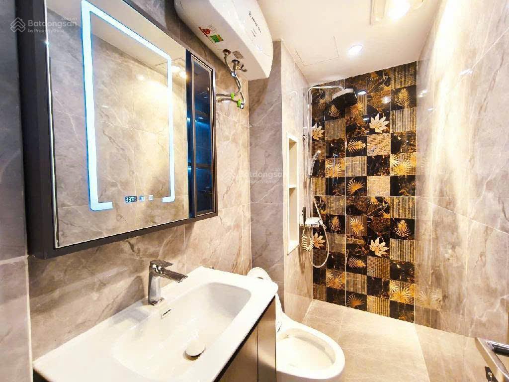 5 tầng thang máy, lô góc, 60m2, ô tô, gần chợ gần trường phố nguyễn văn cừlong biên. giá 14,8 tỷ