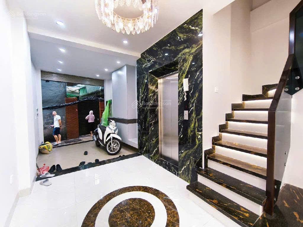 5 tầng thang máy, lô góc, 60m2, ô tô, gần chợ gần trường phố nguyễn văn cừlong biên. giá 14,8 tỷ