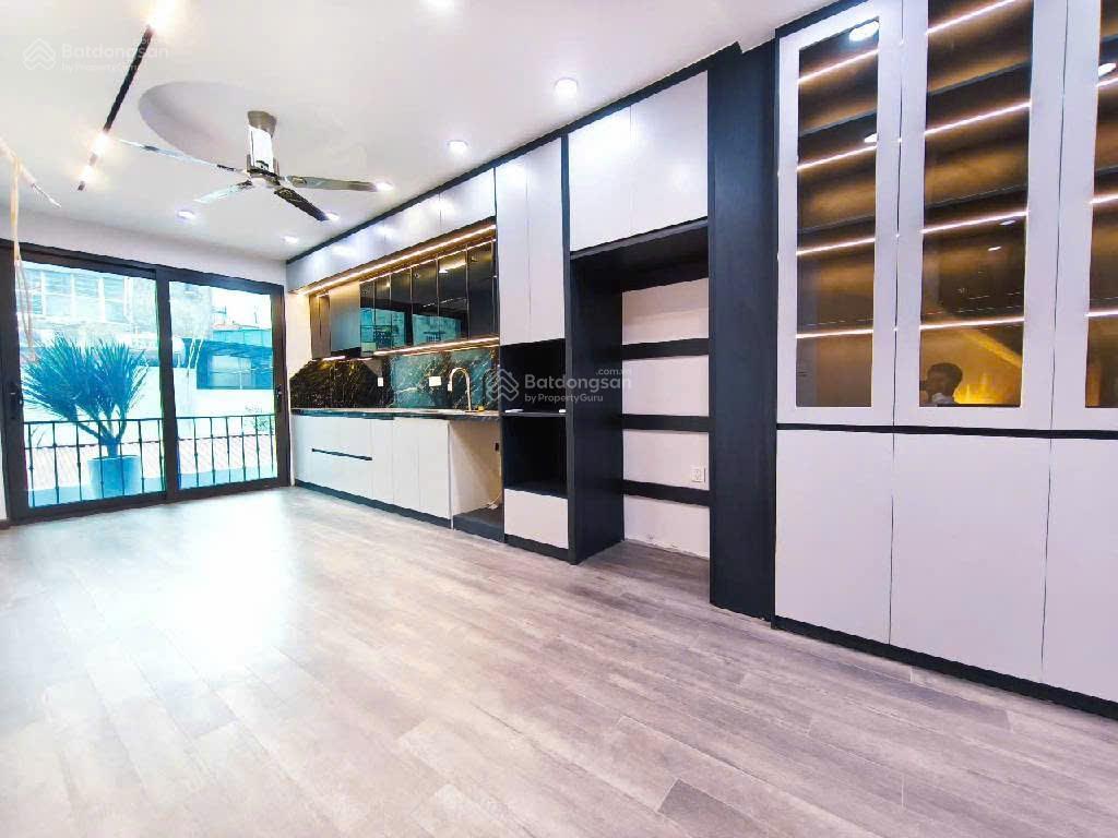 5 tầng thang máy, lô góc, 60m2, ô tô, gần chợ gần trường phố nguyễn văn cừlong biên. giá 14,8 tỷ