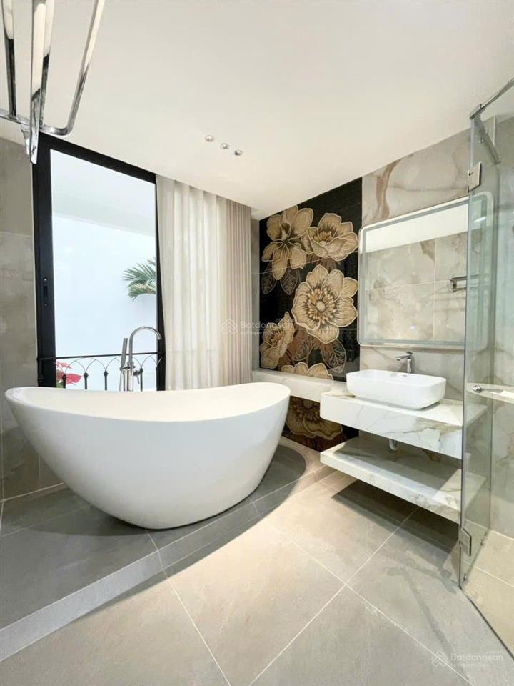 Nhà đẹp long biên. 64m x 6 tầng thang máy lô góc. gần aeon, sân golf, cầu vĩnh tuy. ô tô. 15,5 tỷ