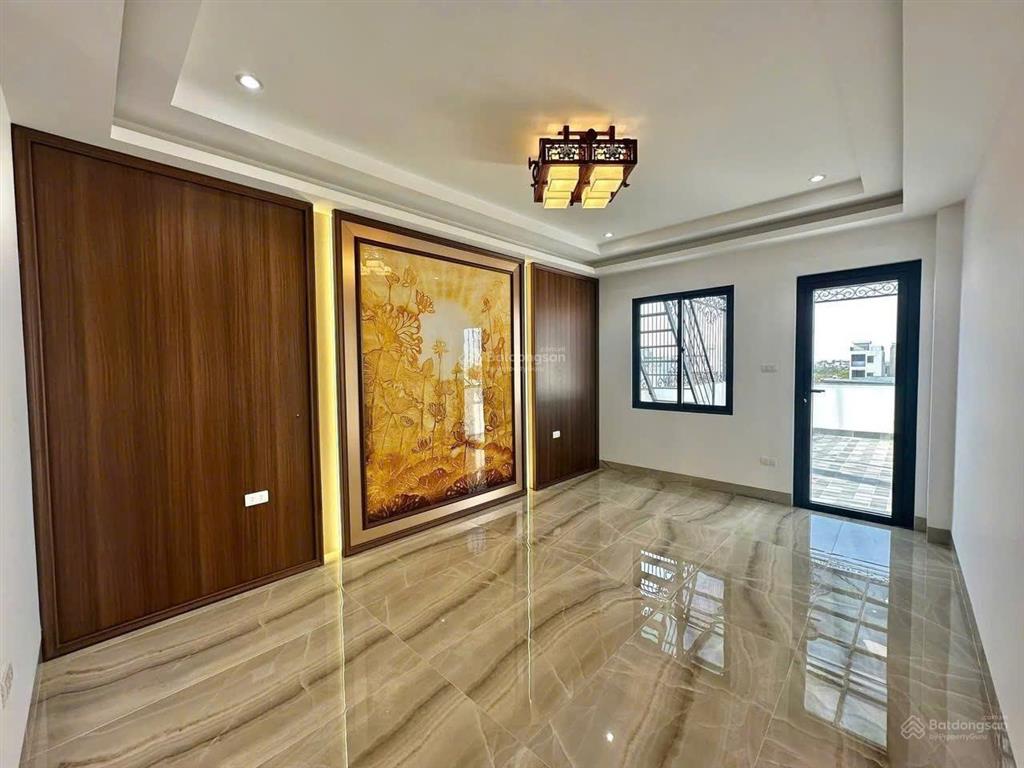 Dt60m2 x 5 tầng. đường ô tô, lô góc thang máy. tuyến ngô gia tựnguyễn văn cừlong biên. 14.5 tỷ