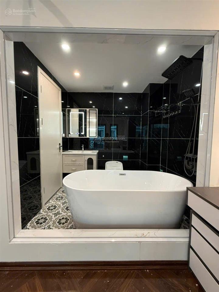 Dt60m2 x 5 tầng. đường ô tô, lô góc thang máy. tuyến ngô gia tựnguyễn văn cừlong biên. 14.5 tỷ