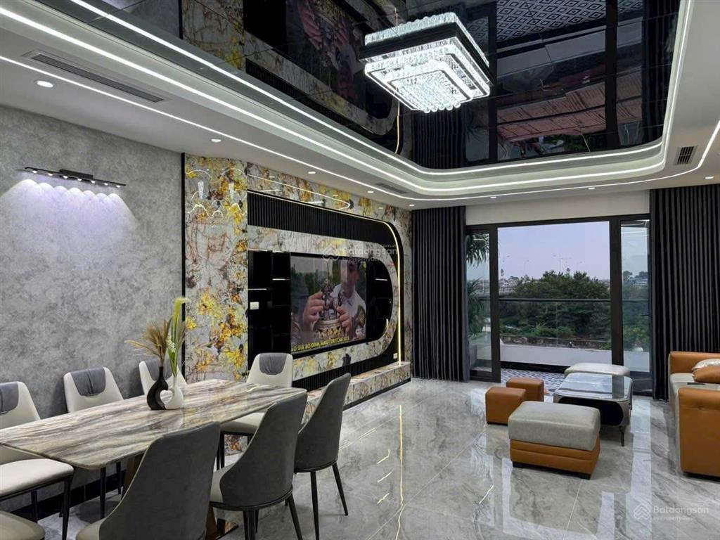 Nhà 5 tầng 70m2 lô góc ô tô thông, gần aeon công viên sân golf. gần cầu vĩnh tuy long biên. 14.8 tỷ