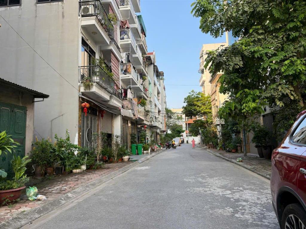 Nhà mới long biên  phố trạm  cầu vĩnh tuy  5 tầng x 60m², gara ô tô, gần aeon mall. giá 16.5 tỷ