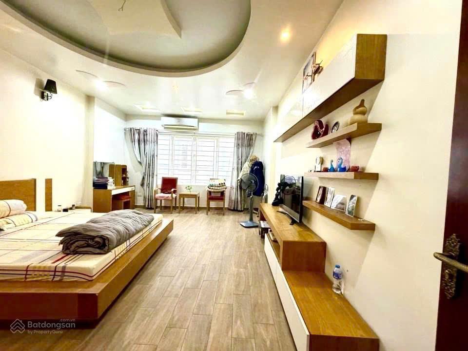 Nhà 6 tầng ô tôthang máygần cầu vĩnh tuyaeongần trường học, bệnh viện. dt 48m2/giá 13,5 tỷ