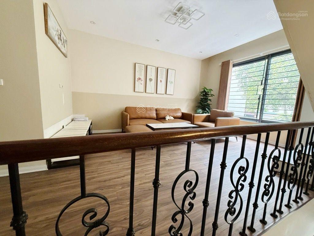 Nhà 6 tầng ô tôthang máygần cầu vĩnh tuyaeongần trường học, bệnh viện. dt 48m2/giá 13,5 tỷ