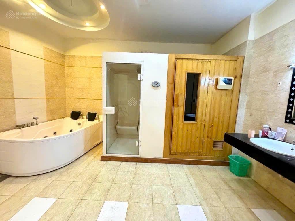 Nhà 6 tầng ô tôthang máygần cầu vĩnh tuyaeongần trường học, bệnh viện. dt 48m2/giá 13,5 tỷ