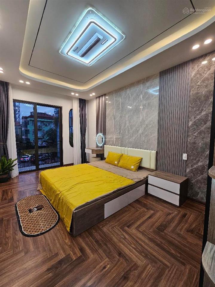 Nhà 6 tầng ô tôthang máygần cầu vĩnh tuyaeongần trường học, bệnh viện. dt 48m2/giá 13,5 tỷ