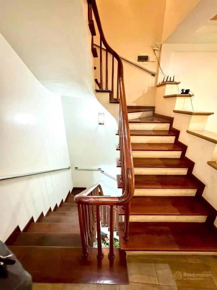 Nhà 6 tầng ô tôthang máygần cầu vĩnh tuyaeongần trường học, bệnh viện. dt 48m2/giá 13,5 tỷ