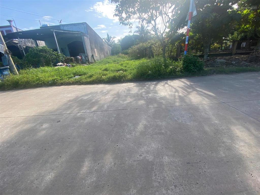 Bán lô đất ở mặt tiền đường làng thương 266m2 dân cư ở đông đúc,cach ql 20 khoảng 1,2km,1,4 tỷ