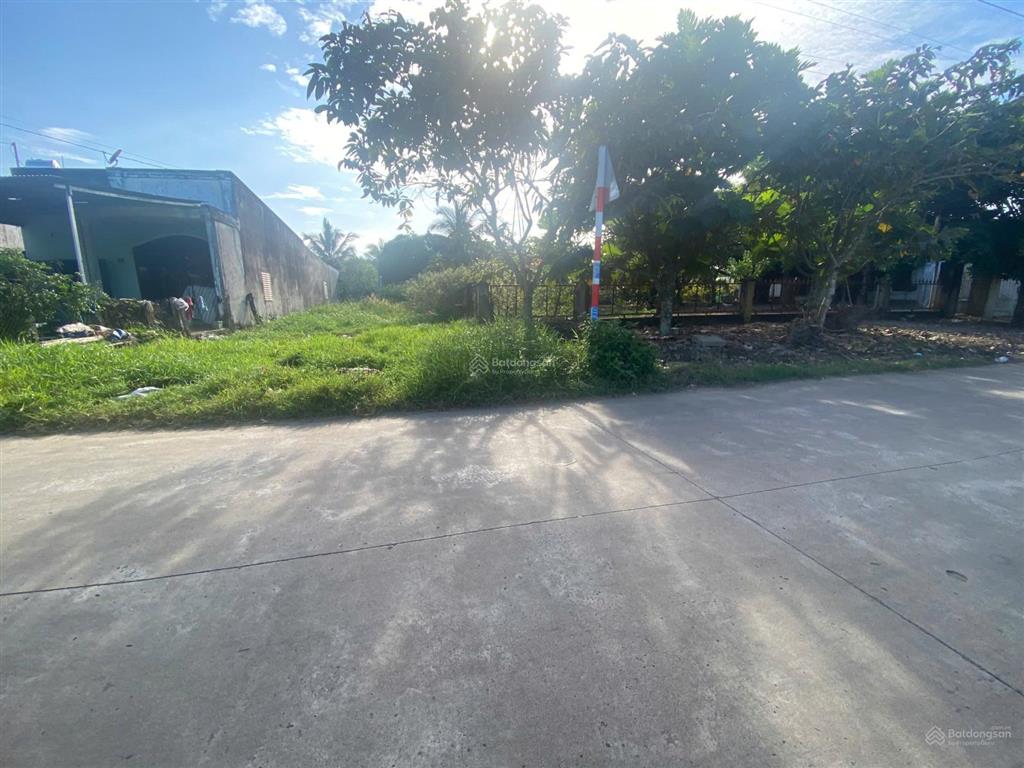 Bán lô đất ở mặt tiền đường làng thương 266m2 dân cư ở đông đúc,cach ql 20 khoảng 1,2km,1,4 tỷ