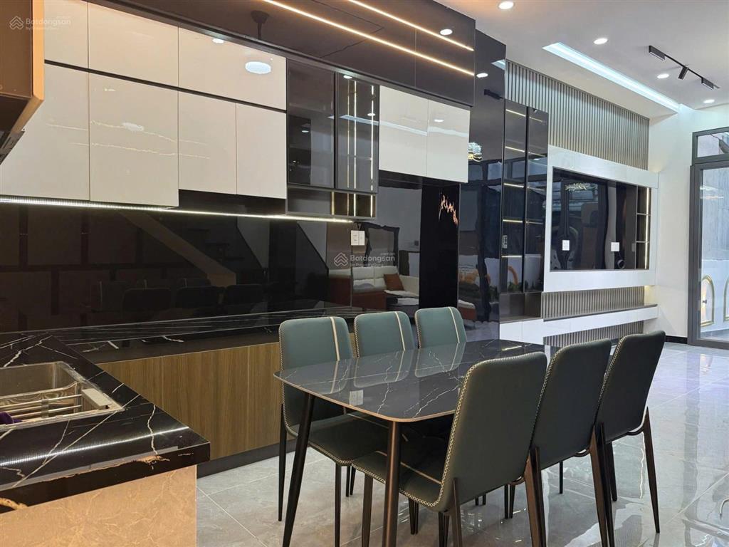 Chính chủ gửi bán căn nhà lầu sổ hồng riêng full thổ cư