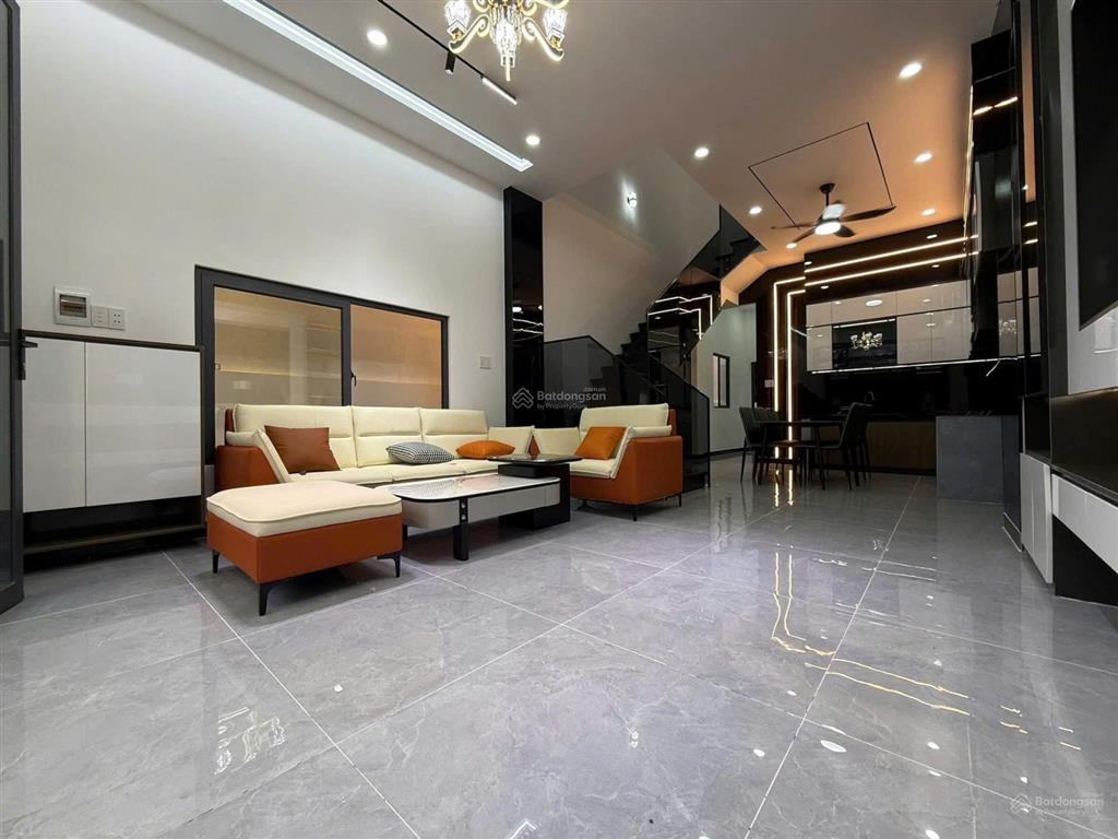 Chính chủ gửi bán căn nhà lầu sổ hồng riêng full thổ cư