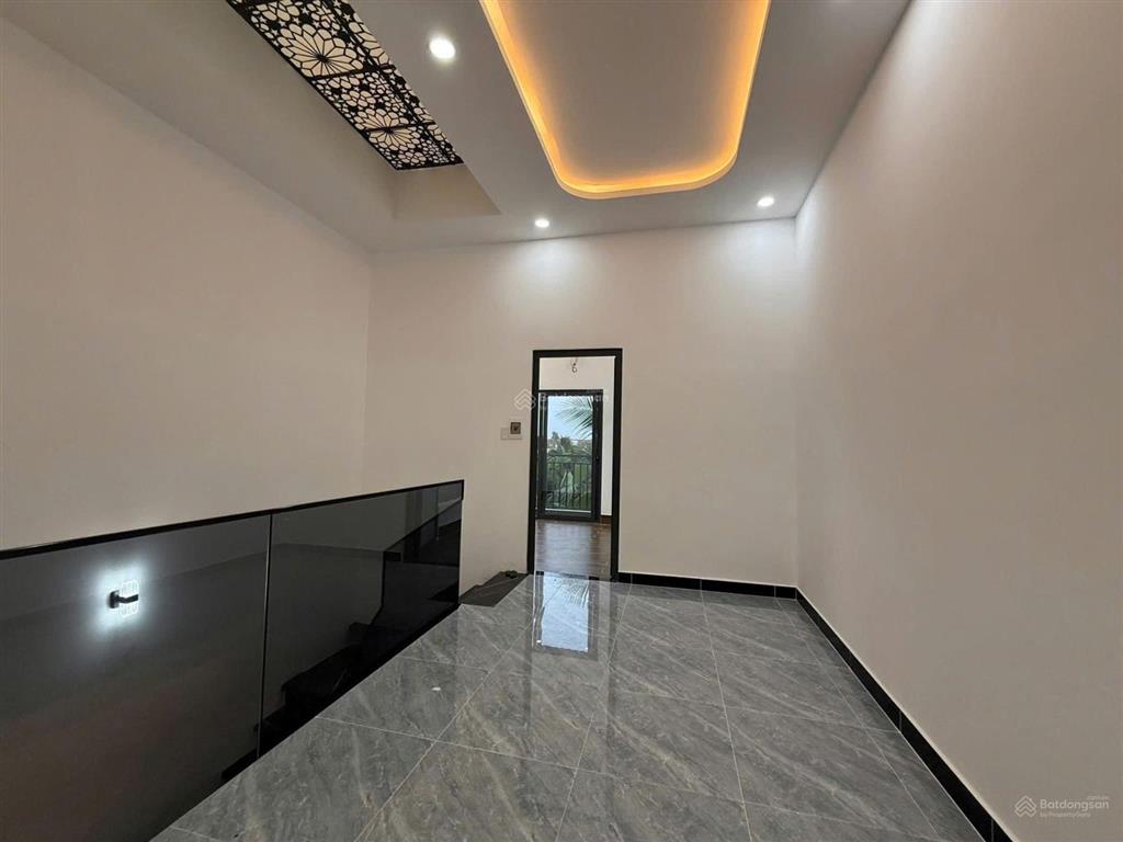 Chính chủ gửi bán căn nhà lầu sổ hồng riêng full thổ cư
