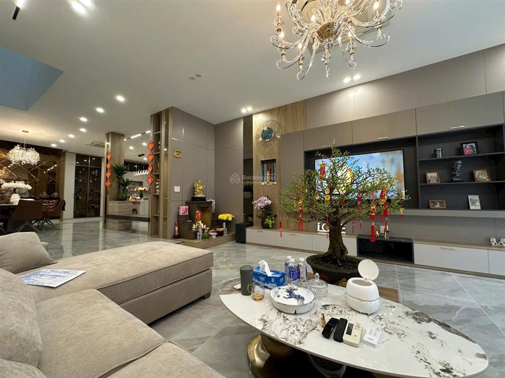 Biệt thự đẳng cấp 101/62 nguyễn chí thanh p9 quận 5 dt 8x20m hầm trệt 3 lầu giá 45 tỷ còn tl