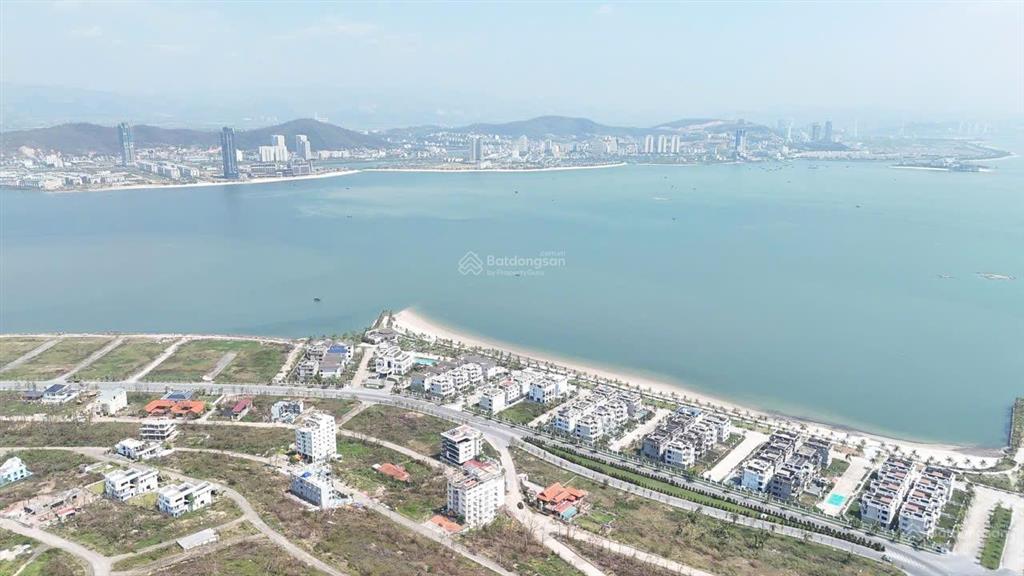 Bán đất biệt thự đồi tuần châu  vị trí cao, thoáng view biển giá chỉ hơn 27tr/m2.  0963 008 ***