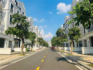 Bán gấp manhattan glory 180m2 giá 28,5 tỷ full nội thất, có thang máy, trục đường thông