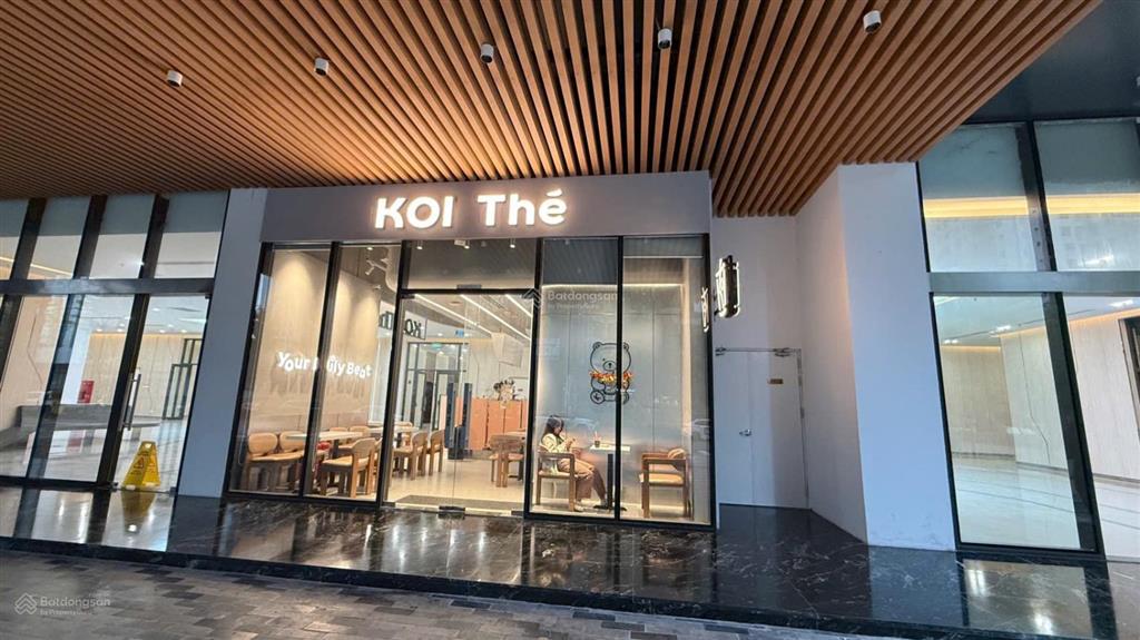Suất ngoại giao shop chân đế tầng 1 toà hạng a sẵn hđ thuê dòng tiền cho thuê lên tới 100tr/tháng