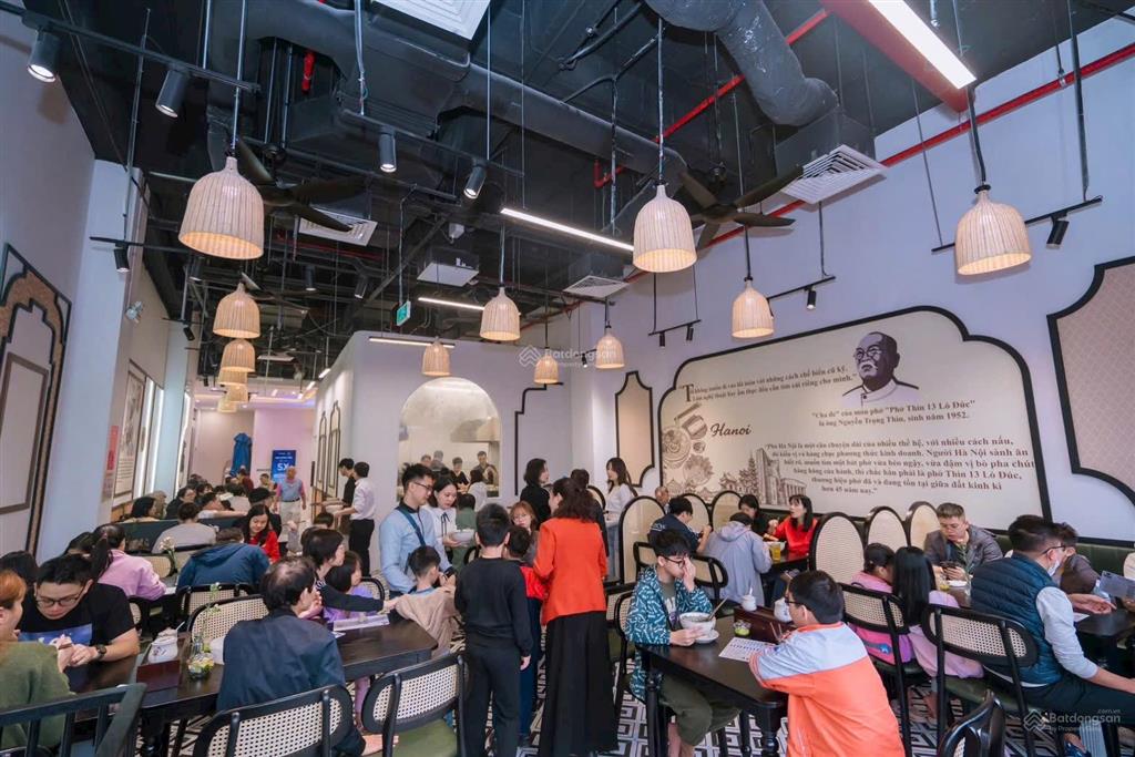 Suất ngoại giao shop chân đế tầng 1 toà hạng a sẵn hđ thuê dòng tiền cho thuê lên tới 100tr/tháng