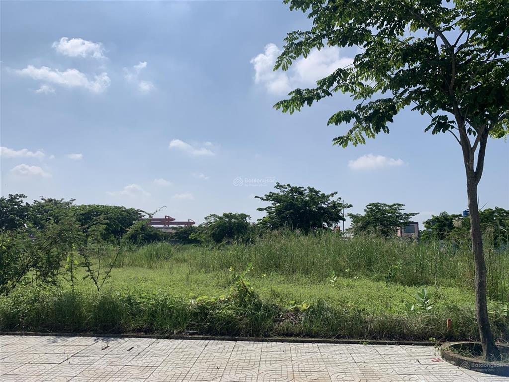 Đất nền mặt tiền đường 823d liền kề vinhomes sg park, có shr, công chứng ngay