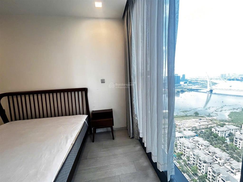 Cho thuê căn hộ dự án vinhomes golden river  1pn